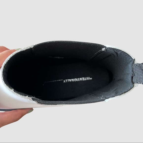 Intentionally Blank White Boots - Picture 4 of 8